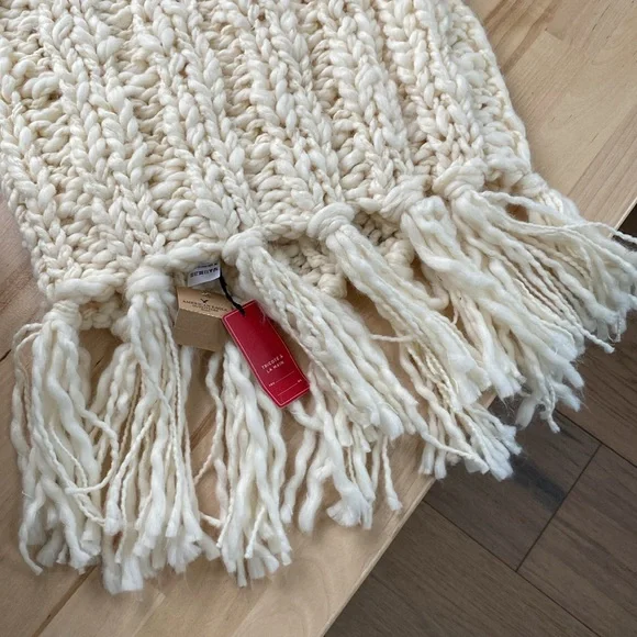 AEO Knit Fringe Snood - Picture 2 of 4